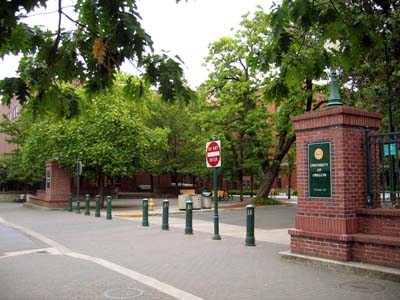 オレゴン大学の通用門